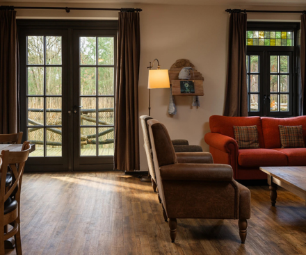 Lakeside Woodland House (sleeps 6)