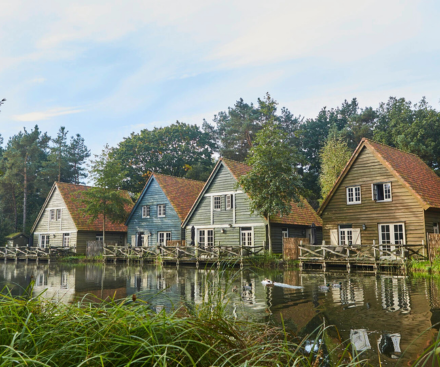 Lakeside Woodland House (sleeps 8)